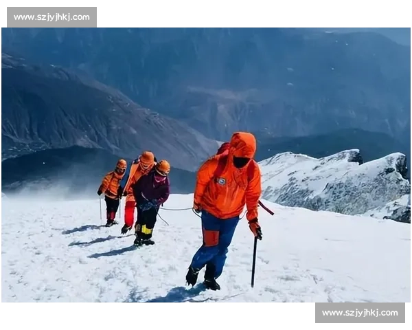 四姑娘山滑坠悲剧:16 岁少年未戴安全绳坠亡,航拍仅见雪地血迹 四姑娘山滑坠悲剧:16 岁少年未戴安全绳坠亡,航拍仅见雪地血迹